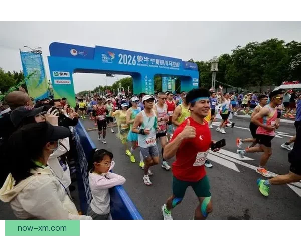 2026宁夏银川马拉松火热开跑两万五千名跑者竞逐塞上湖城 2026宁夏银川马拉松火热开跑两万五千名跑者竞逐塞上湖城
